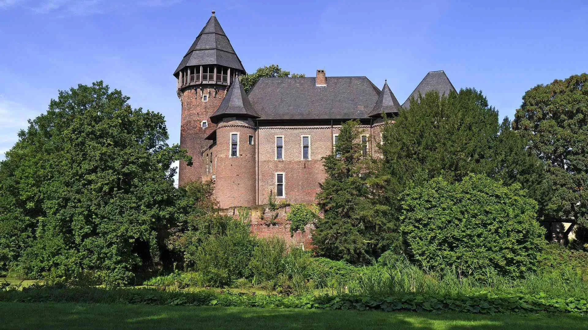 Ansicht auf das Stadtbild von Krefeld – Standort Ihres Securitas Sicherheitsdienstes für umfassende Sicherheitslösungen vor Ort