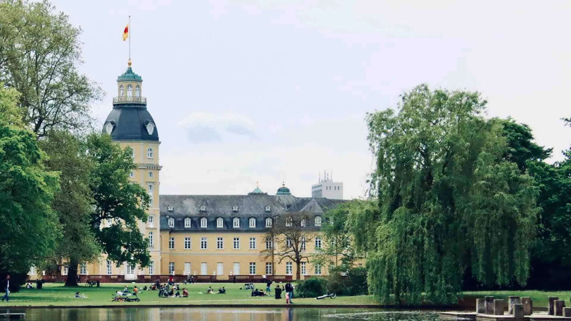 Ansicht auf das Stadtbild von Karlsruhe – Standort Ihres Securitas Sicherheitsdienstes für umfassende Sicherheitslösungen vor Ort